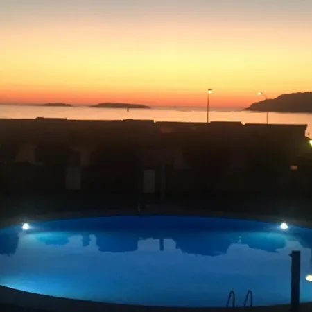 Mirando Al Mar. Playa America Apartamento Nigrán