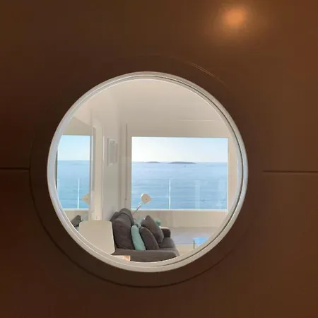 Mirando Al Mar. Playa America